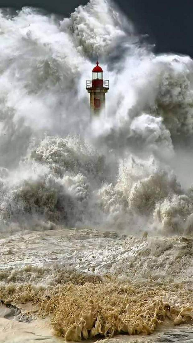 lighthouse-in-stormy-wavesIS.jpg